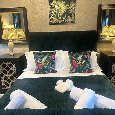 Park View Is A Beautiful Whole Entire House Close To Town Centre, Sleeps 8 In 4 Rooms, 2 Doubles And 4 Single Beds With 2 Shower Rooms, Available For Holidays, Insurance Stays, Trades People, Contractors, Pets Welcome Wisbech Exterior foto
