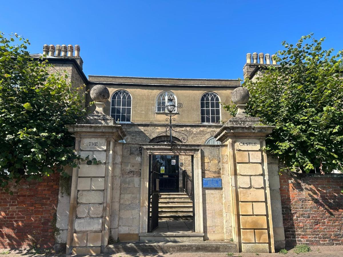 Park View Is A Beautiful Whole Entire House Close To Town Centre, Sleeps 8 In 4 Rooms, 2 Doubles And 4 Single Beds With 2 Shower Rooms, Available For Holidays, Insurance Stays, Trades People, Contractors, Pets Welcome Wisbech Exterior foto