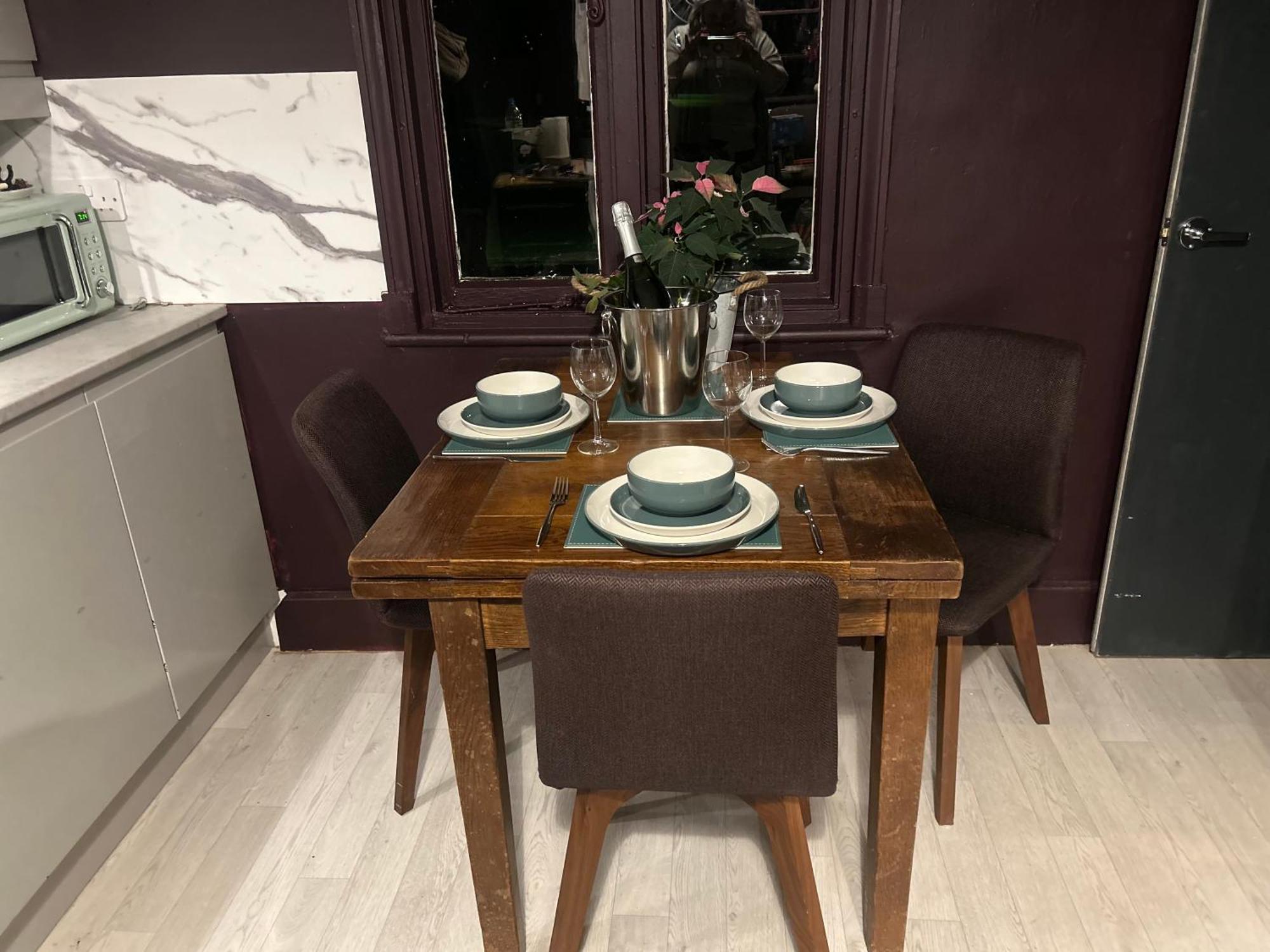 Park View Is A Beautiful Whole Entire House Close To Town Centre, Sleeps 8 In 4 Rooms, 2 Doubles And 4 Single Beds With 2 Shower Rooms, Available For Holidays, Insurance Stays, Trades People, Contractors, Pets Welcome Wisbech Exterior foto