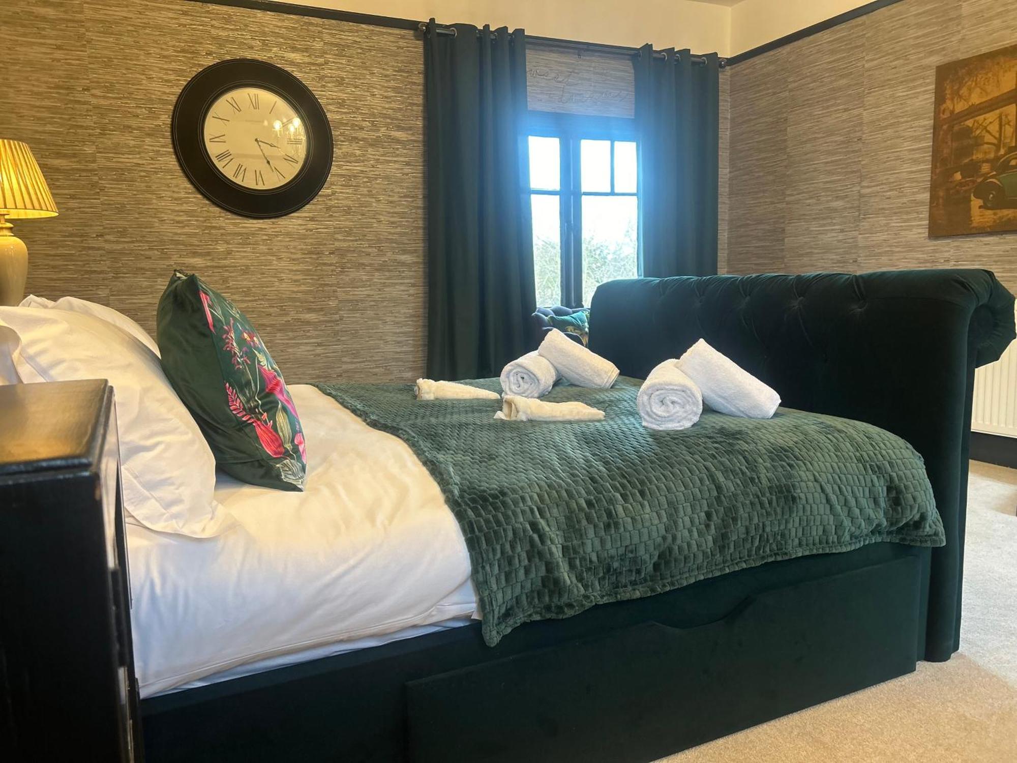 Park View Is A Beautiful Whole Entire House Close To Town Centre, Sleeps 8 In 4 Rooms, 2 Doubles And 4 Single Beds With 2 Shower Rooms, Available For Holidays, Insurance Stays, Trades People, Contractors, Pets Welcome Wisbech Exterior foto