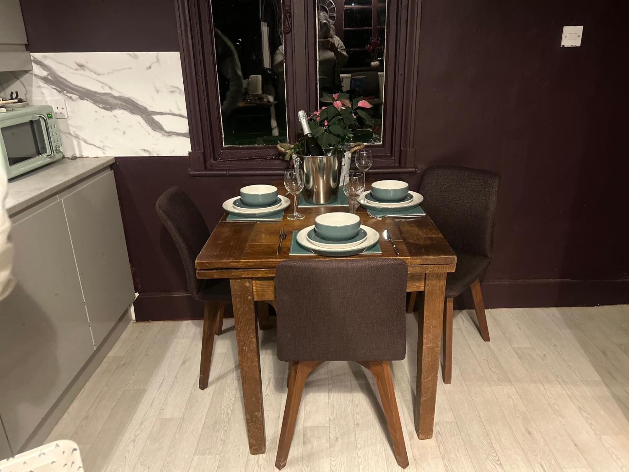 Park View Is A Beautiful Whole Entire House Close To Town Centre, Sleeps 8 In 4 Rooms, 2 Doubles And 4 Single Beds With 2 Shower Rooms, Available For Holidays, Insurance Stays, Trades People, Contractors, Pets Welcome Wisbech Exterior foto