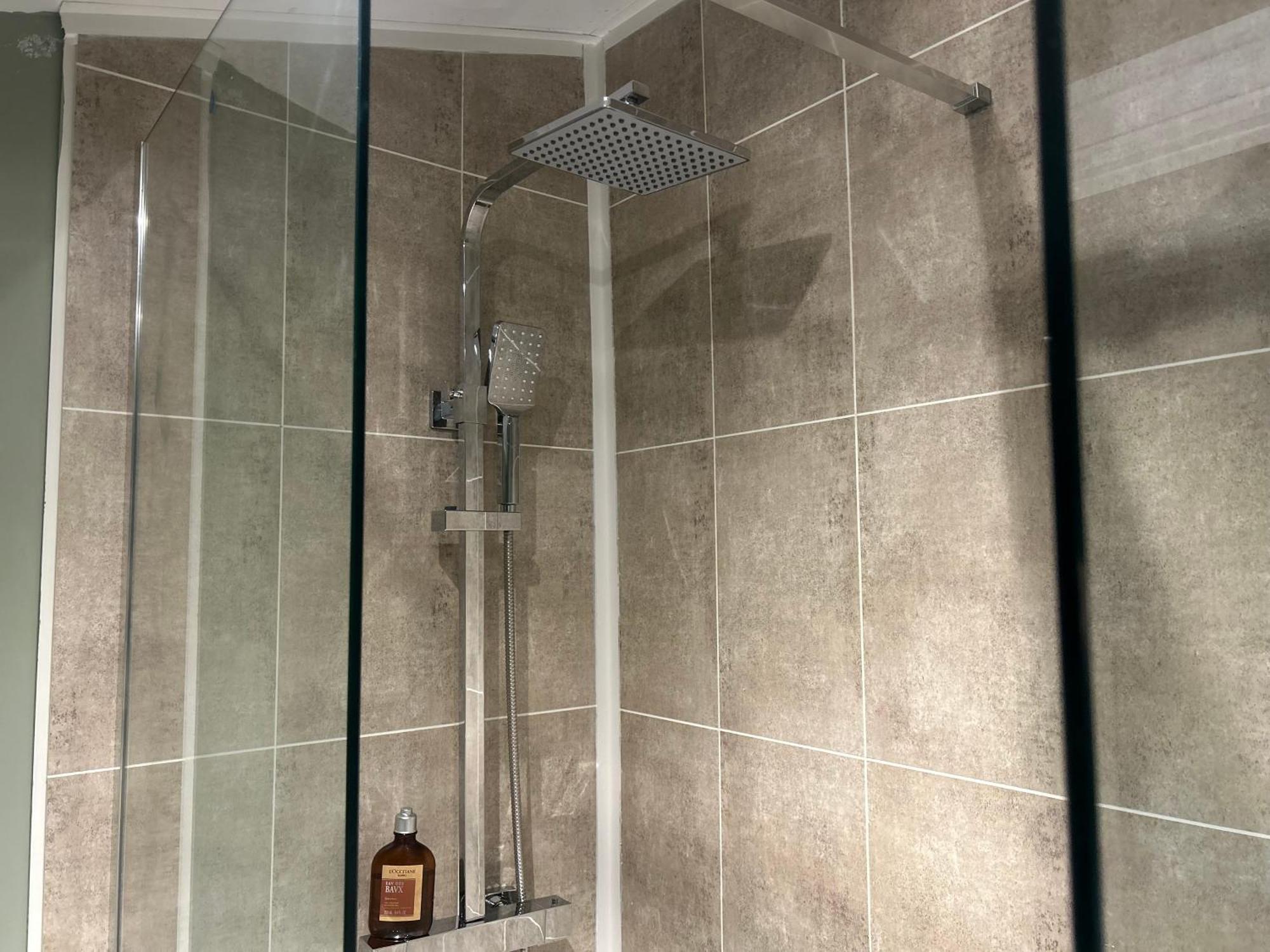 Park View Is A Beautiful Whole Entire House Close To Town Centre, Sleeps 8 In 4 Rooms, 2 Doubles And 4 Single Beds With 2 Shower Rooms, Available For Holidays, Insurance Stays, Trades People, Contractors, Pets Welcome Wisbech Exterior foto